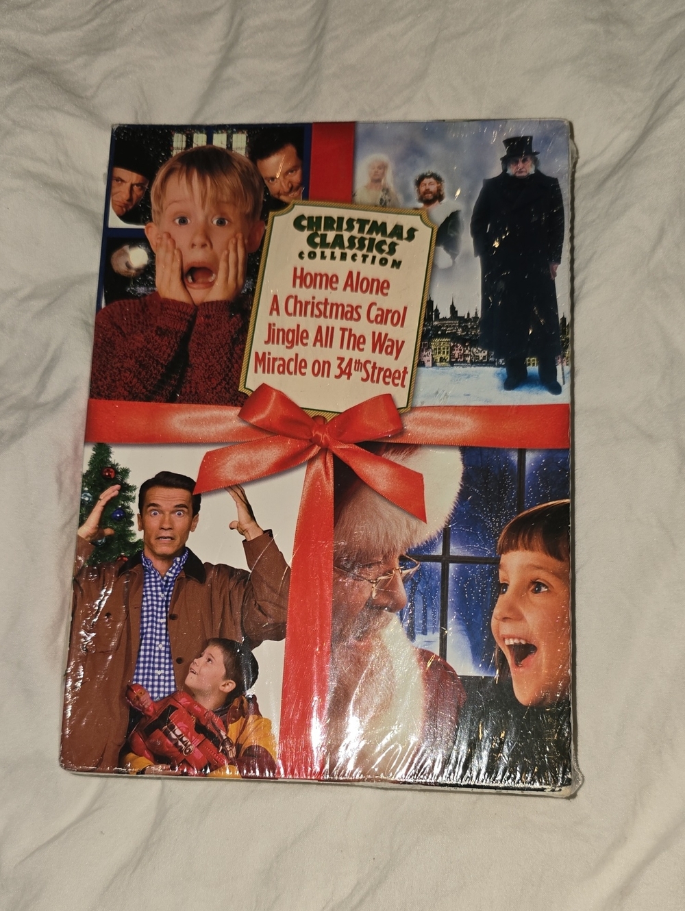Holiday Movie Gift Set - Red Bow